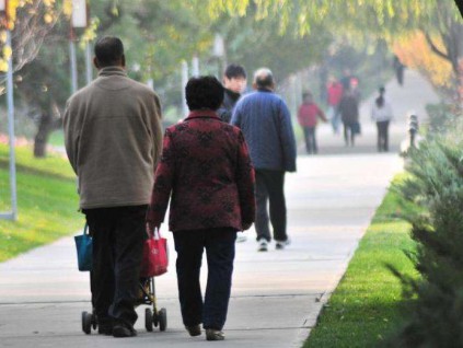 中国放开养老服务市场准入 公布市场准入负面清单