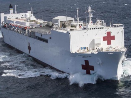 美国近两万七千新冠病例 出动两艘世界最大军用医疗船抗疫