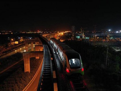 中国首列商用磁浮2.0版列车 时速160km