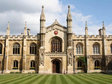 剑桥计划新学年全年上网课 学生仍需缴纳全额学费