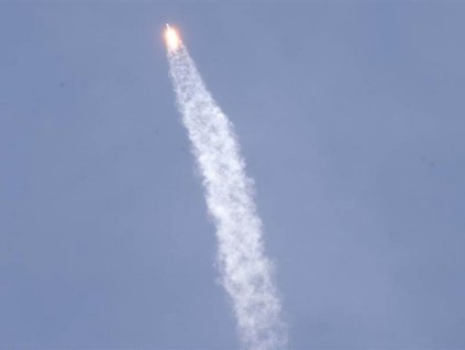 SpaceX送两美国人成功上太空 马斯克创造歷史