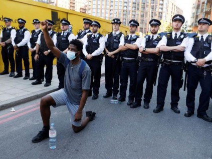 多国声援美国示威 伦敦23人被捕 好莱坞明星街头声援