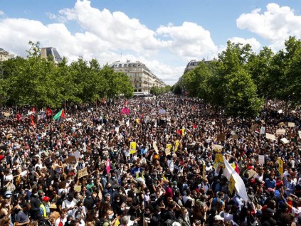 花都挤爆！1.5万示威者涌巴黎 专家忧恐怖后果