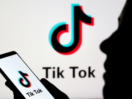 美国政府对中国社交平台TikTok和微信进行正式审查