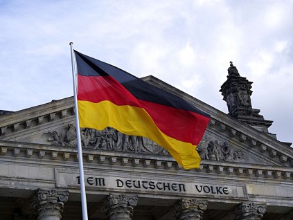 德国政府称经济正开始复苏 今年料萎缩5.8% 明年将增长4.4%