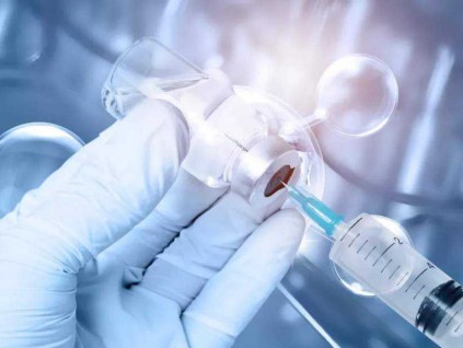 中国抢先接种尚未完成试验的新冠疫苗 专家警告安全隐患