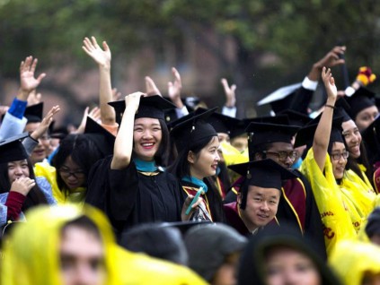 报告称中国在外留学生回国求职规模翻倍