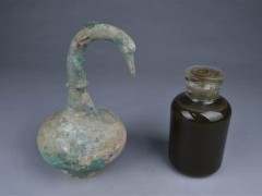 西汉早期古酒出土 鹅首曲颈壶存黄褐色液体验明正身
