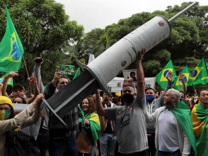 巴西测试死者被证实自戕 当局已恢复疫苗试验