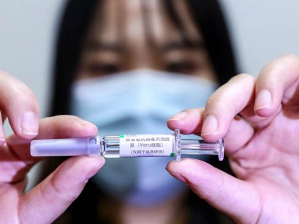 澳洲空姐接种中国产新冠疫苗 回国却傻眼了