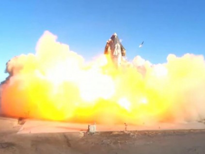 SpaceX星舰火箭原型在尝试返回着陆时爆炸