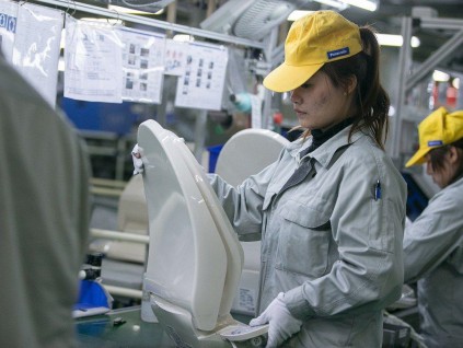 中国出口惊人反弹 但制造业面临缺工之苦