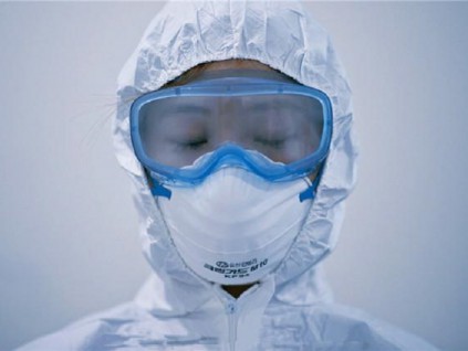 新冠变种病毒传染性更强 专家建议戴医用级口罩加布双层防护