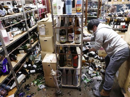 日本7.3级大地震 东京电力81万户大停电 福岛县剧烈摇晃
