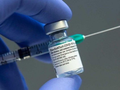 英国报告：辉瑞与阿斯利康疫苗 减少年长者染病效果明显