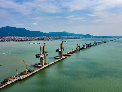 中国首条时速350公里跨海高铁计划明年通车