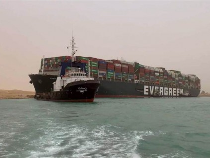 苏伊士运河大堵塞 巨轮搁浅每天约值96亿美元海运中断