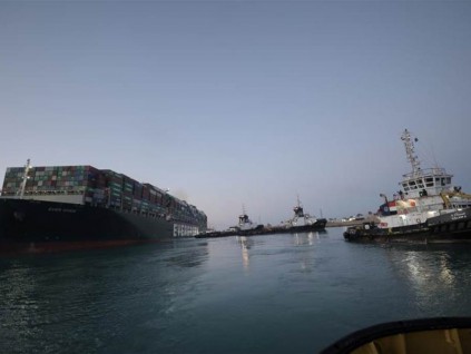 长荣轮卡运河：长赐轮已靠边 埃及总统称「运河危机解除」