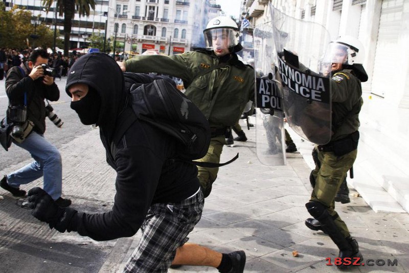 欧洲劳动节 德英法等国民众示威爆警民冲突