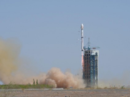 中国发射长二丙火箭 验证残骸落区控制技术
