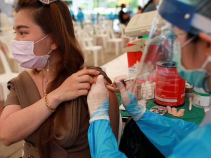 莫德纳疫苗即将获批 泰国承诺加快接种进度
