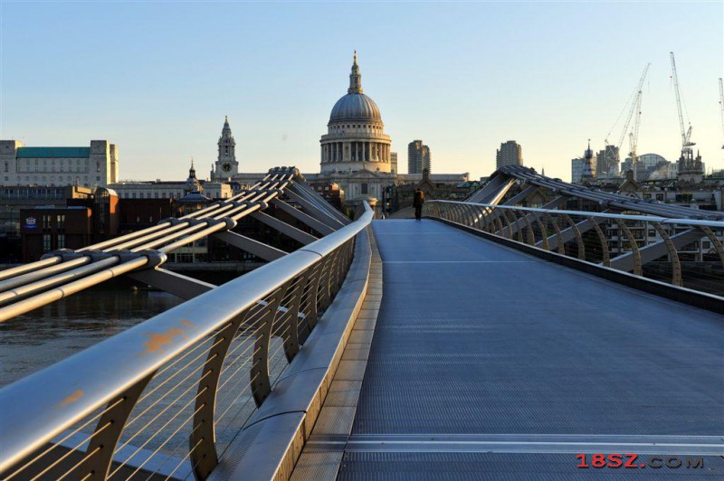 英国虽放宽限制 旅游