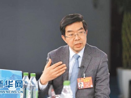 黄震：中国拼双碳目标 与经济发展不冲突