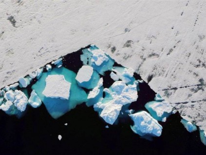 科学家：暖化警讯再现 格陵兰冰层顶峰首度下雨