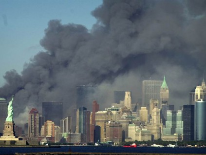 世贸双子星大楼被撞了 这些画面纪录纽约心碎