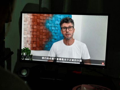 发视频挺华反驳外媒 洋网红否认与中国官方合作