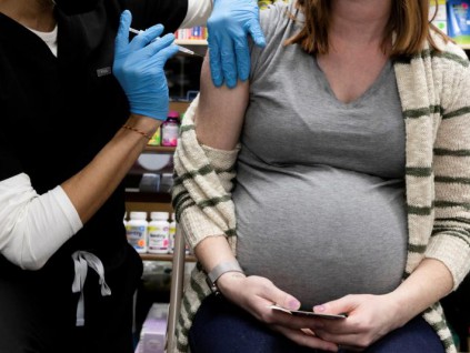 研究显示：接种新冠疫苗不会增加孕早期流产风险