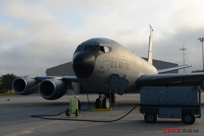 KC-135加油机