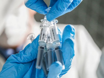 世卫会议：新冠危机未结束 各国应着重研究下一代疫苗