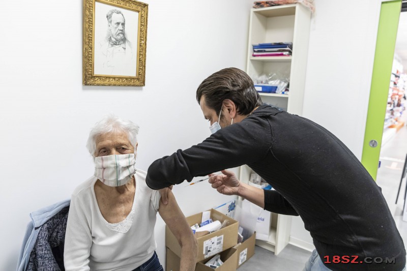 法国接种新冠疫苗
