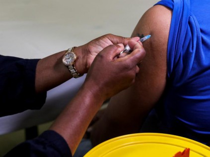 南非为民众提供辉瑞和强生新冠疫苗追加剂