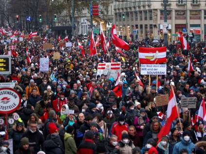 奥地利逾4万人示威 抗议明年2月起强制接种疫苗