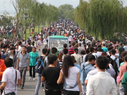 中国即日起暂停跨省旅游及机酒业务至明年3月