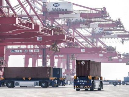 上海港今年货柜吞吐量预计4700万标准箱 连续12年稳居全球第一