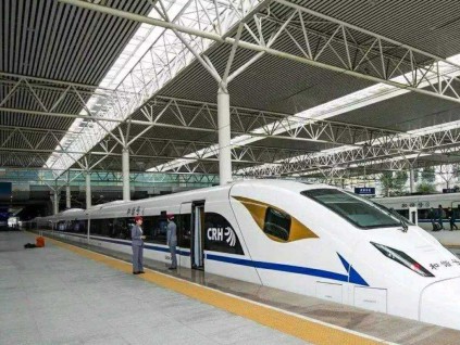 中国高铁营运里程突破4万公里 总里程可绕地球赤道一圈