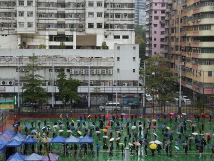 世卫建议疫情高企地区减隔离期 以无症状取代检测程序