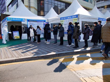 韩国新冠确诊连日增逾30万例 重症人数创新高