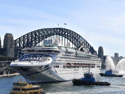 澳洲解除禁令 国际游轮两年多来首次停靠悉尼港口