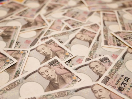 日圆一度跌破130日圆兑1美元大关 创20年新低