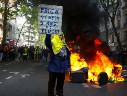 法国逾11万人参与五一劳动节游行 巴黎现暴力示威