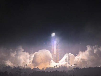 中国天舟四号货运飞船发射成功 将与空间站交会对接