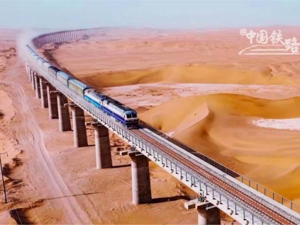 和田至若羌铁路明开通营运 成为世界首个沙漠铁路环线