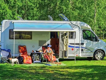 在欧洲开着房车去露营 是一种怎样的体验？
