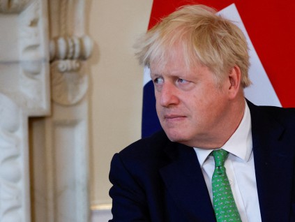 英国首相约翰逊正式宣布辞职 刺激英镑和伦敦股市劲扬