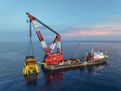 亚洲最大海上石油生产平台完成整体浮托安装