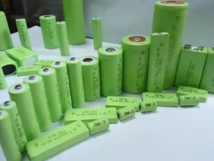 中国上半年锂离子电池产量同比增150%